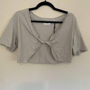 Joah brown crop twist front tee in Fog size S/M